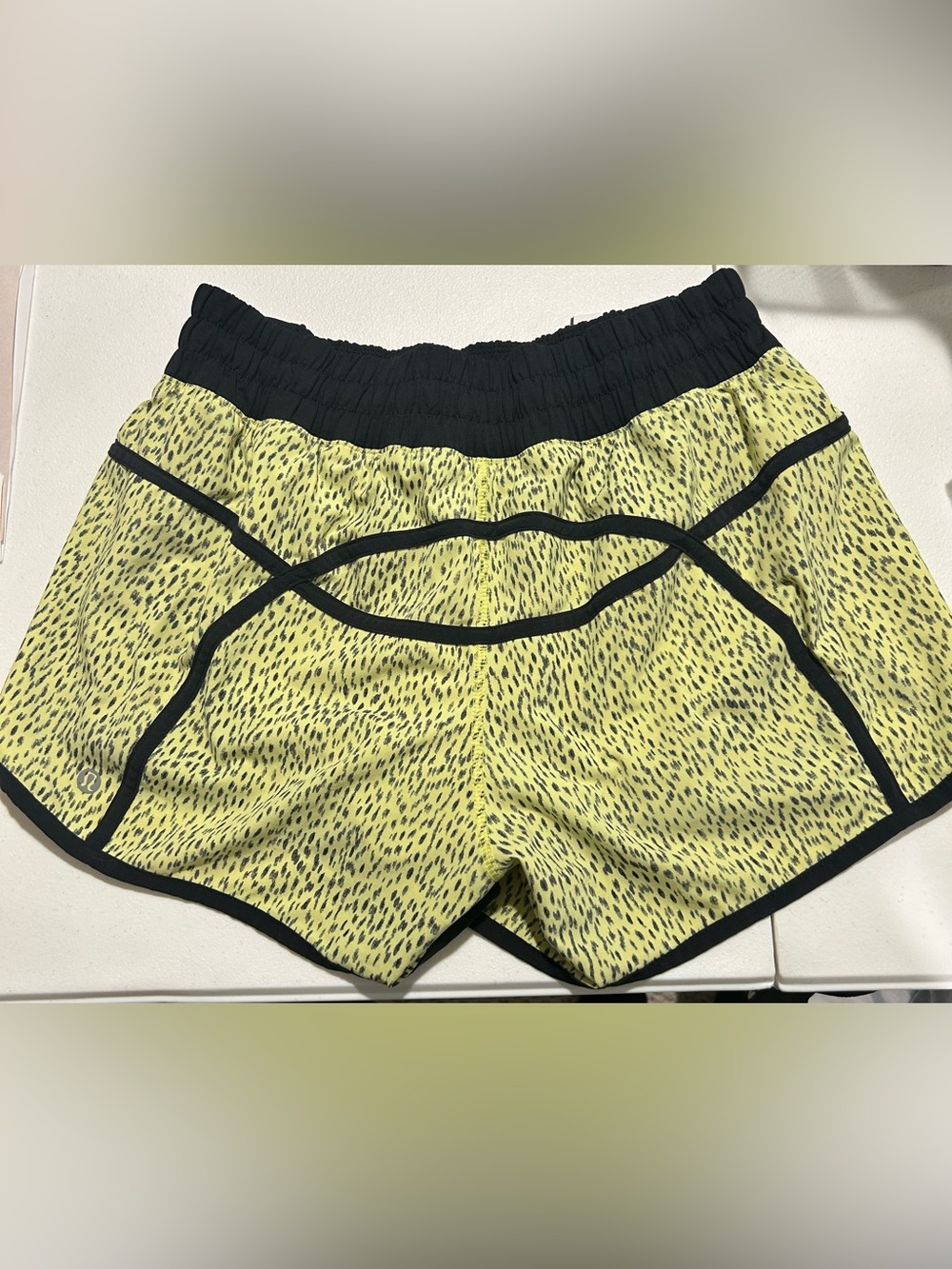 Lulu Tracker Shorts 4” Rare Size 8